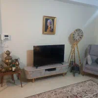 میز تلوزیون مبلمان و وسایل دیگر منزل