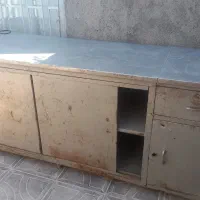 میز قدیمی سنگین و اهنی