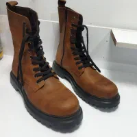 بوت ساق بلند چرم اصل نو حتی یک بار هم پوشیده نشده