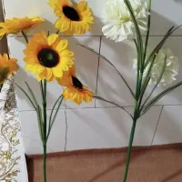 سه شاخه گل مصنوعی آفتابگردون و رز و آلاله سفید|گل مصنوعی|نسیم‌شهر, |دیوار