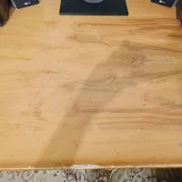 میز اداری و کامپیوتر