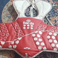 هوگو ،با کلا و ماسک