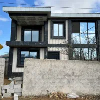 ویلا لوکس شهری/بنا ۲۱۶ متر/زمین ۲۵۰/سند تک برگ