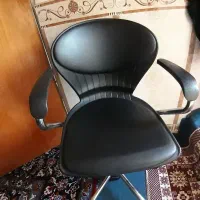 صندلی چرخشی و قابل تنظیم ارتفاع