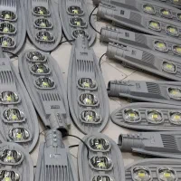 چراغ خیابانی ۲۰۰ وات  ضمانت تعویض|لامپ و چراغ|تهران, سعادتآباد|دیوار