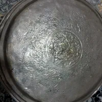 با سلام یه عدد سینی قدیمی عطیقه. با حکاکی