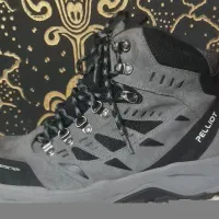 یک جفت نیم پوت کوهنوردی