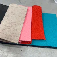 قیچی کار ماهر برای مانتو دوری