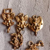 تعدادی دستبند و چند تکه برنجی|بدلیجات|بروجن, |دیوار