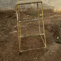 چهار پایه فلزی|صندلی و نیمکت|امیدیه, |دیوار