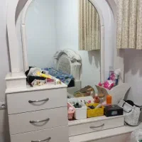 آینه و کنسول آرایشی در  حد نو