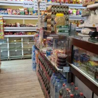 فروشنده سوپر مارکت خانم یا آقا