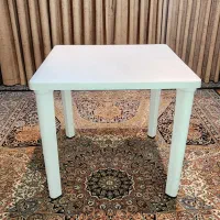 میز پلاستیکی