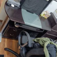 میز کامپیوتر در حد نو و تمیز همراه با صندلی