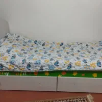 تخت وکمد|تخت و صندلی بچه|خمینی‌شهر, |دیوار