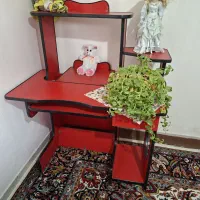 میز کامپیوتر در حد نو