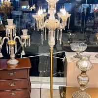 آباژور ایستاده کنارسالنی کریستالی|چراغ خواب و آباژور|تهران, اکباتان|دیوار