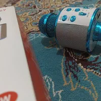 میکروفون با رنگ جذاب آبی آسمانی