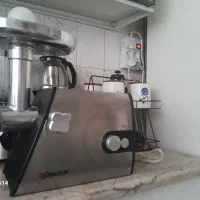 چرخ گوشت نو استفاده نشده .سرویس چینی پردیس شش نفره