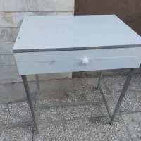 چهارپایه. میز کار . میز پیشخان. میز کانتر .میز دخل