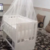 تخت کنار مادر