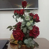 گل رز مخملی خارجی همراه باگلدان