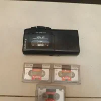 ضبط خبرنگاری سونی اصل با۳عددنوارکاست.نیازبه تعمیر