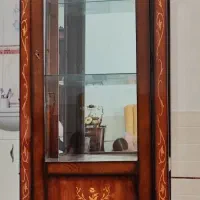 بوفه وساعت ایستاده