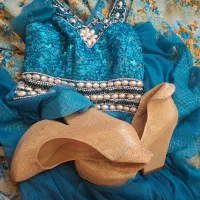 کفش و لباس مجلسی کاملا نو