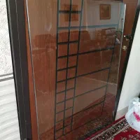 یک عدد شیشه میز ناهارخوری