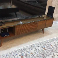 میز تلویزیون همراه با شیشه