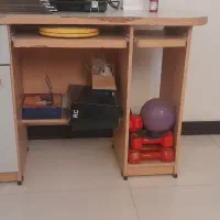 میز کامپیوتر سالم و خوب