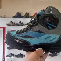 مدلهای متنوع کفش های زمستانی و کوهنوردی|کیف، کفش، کمربند|همدان, |دیوار