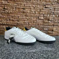 کفش فوتسال دیفانو رنگ سفید کف مشکی