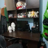 میز تحریر و کامپیوتر