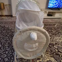 تکان می‌خورد وبرای نوزاد کاملا ایمن وراحت است|تخت و صندلی بچه|تهران, خاوران|دیوار