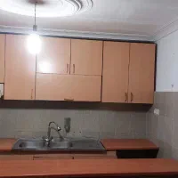 کابینت و کانتر و سینگ ظرفشوی و هود  ویک عدد پنجره