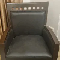 مبلمان اداری چوب و چرم با میز جلو مبل