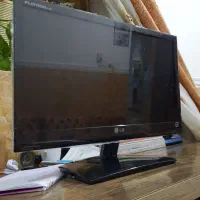 مانیتور کامپیوتر و دوربین مداربسته