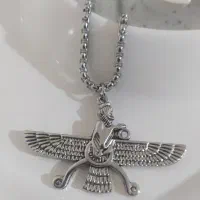 گردنبند فروهر ، همراه با زنجیر