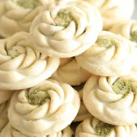 سفارش کلمپه لقمه ای و نان روغنی وانواع حلوا مجلسی|خدمات پذیرایی، مراسم|سیرجان, |دیوار