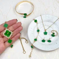 ساعت مچی زنانه به همراه ست کامل در پنج رنگ