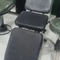 فروش یه عدد صندلی اصلاحی ومیکاپ با یک  ترولی تمیز