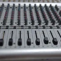 میکسر بهترینگر ۵۰۰۰ اصلی نقره ای rcf fbt