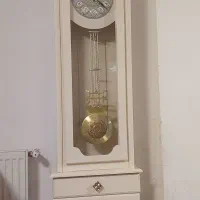 ساعت ایستاده تمیز