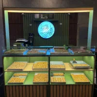 فروشنده شیرینیجات سنتی و باقلوا