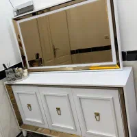 میز تی وی و اینه و کنسول در حد صفر