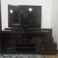 تلویزیون و میزتلویزیون و دستگاه دیجیتال