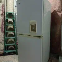 یخچال اسنوا درحد نو ونهار خوری ۴نفره