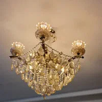 یک جفت لوستر|لوستر و چراغ آویز|اصفهان, بهارستان (مخابرات)|دیوار